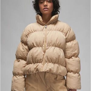 Jordan Women's Beige Puffer Jacket Size M Winter Casual Short Length